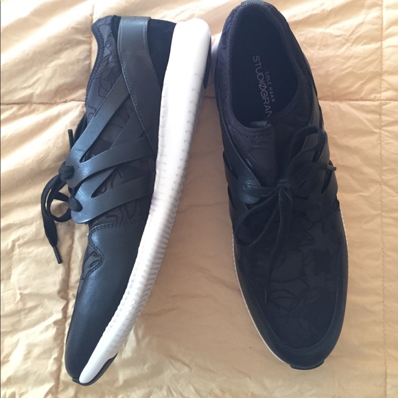 Cole Haan 2.0 Studiogrand Floral Embossed Trainer Sneaker Sz 10 - Picture 2 of 7